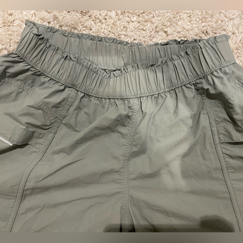 FP MOVEMENT In The Wild Cargo Shorts NWT - Picture 3 of 4